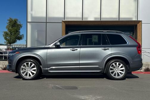 2018 Volvo XC90 T6 Momentum