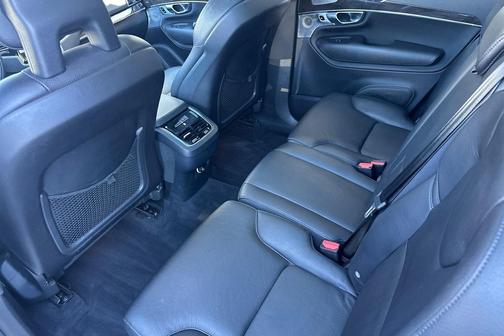 2018 Volvo XC90 T6 Momentum
