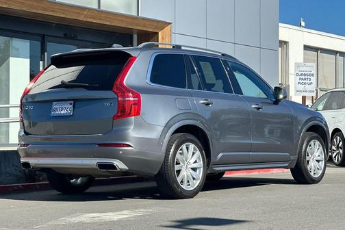 2018 Volvo XC90 T6 Momentum