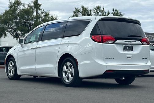 2018 Chrysler Pacifica Hybrid Touring Plus