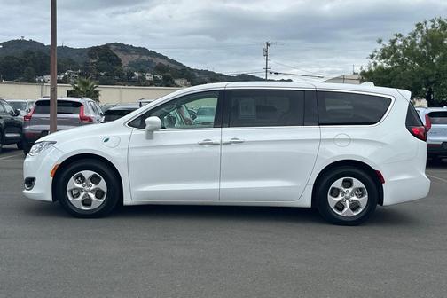 2018 Chrysler Pacifica Hybrid Touring Plus