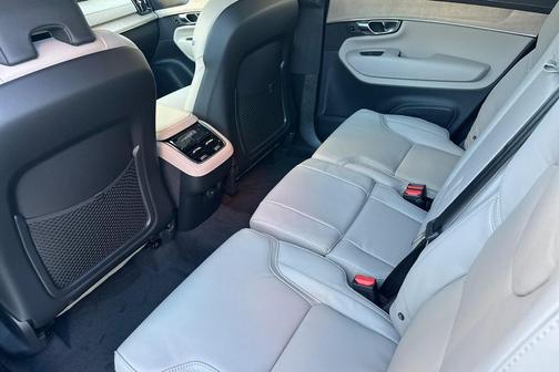 2026 Volvo XC90 B6 Ultra 7-Seater