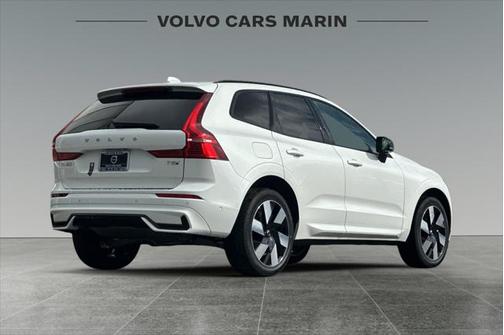 2025 Volvo XC60 Plug-In Hybrid T8 Plus