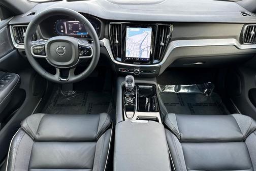2024 Volvo S60 Recharge Plug-In Hybrid T8 Ultimate Black Edition