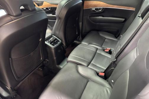 Platinum Grey Metallic 2023 Volvo XC90 Recharge Plug-In Hybrid T8 Plus Dark Theme 7-Seater