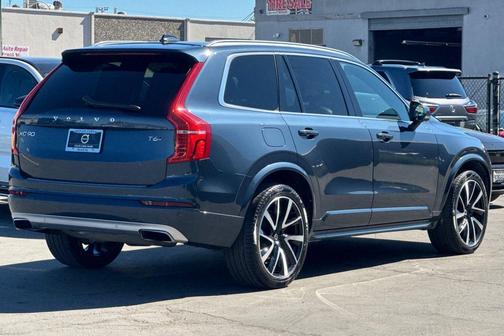 2021 Volvo XC90 T6 Momentum