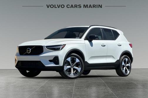 2025 Volvo XC40 B5 Plus Dark Theme