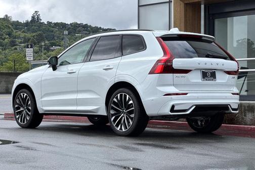 Crystal White Metallic 2026 Volvo XC60 B5 Ultra