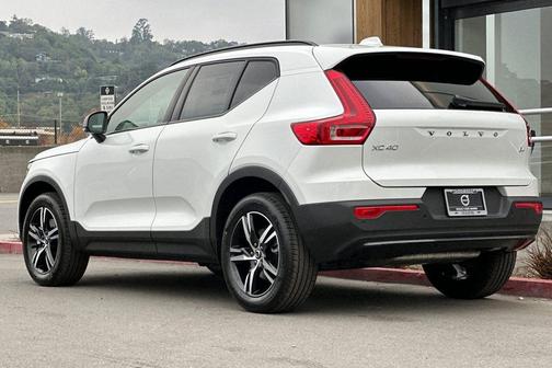 2026 Volvo XC40 B4 Core