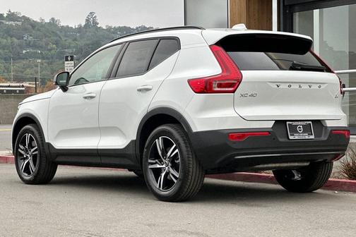 2026 Volvo XC40 B4 Core