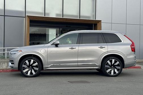 2023 Volvo XC90 Recharge Plug-In Hybrid T8 Ultimate Bright Theme 7-Seater