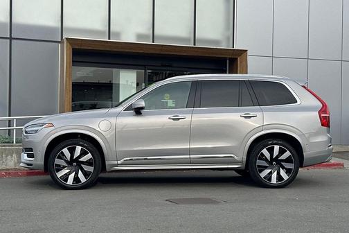 2023 Volvo XC90 Recharge Plug-In Hybrid T8 Ultimate Bright Theme 7-Seater