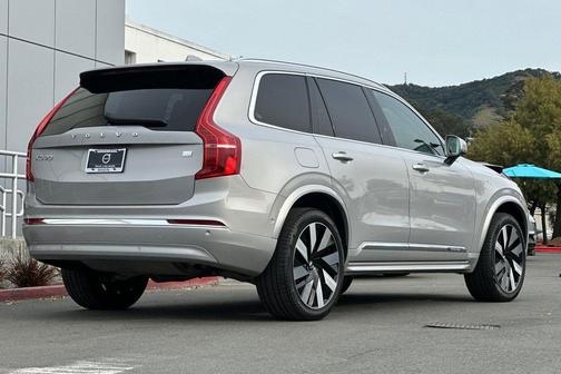 2023 Volvo XC90 Recharge Plug-In Hybrid T8 Ultimate Bright Theme 7-Seater