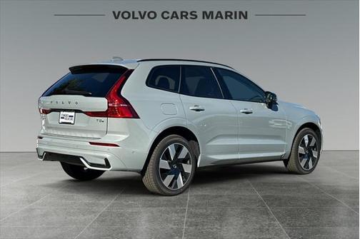 2025 Volvo XC60 Plug-In Hybrid T8 Plus
