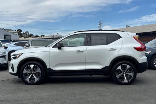 Crystal White 2026 Volvo XC40 Plus, B5 AWD Gas (mild hybrid), Dark