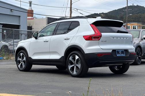 Crystal White 2026 Volvo XC40 Plus, B5 AWD Gas (mild hybrid), Dark