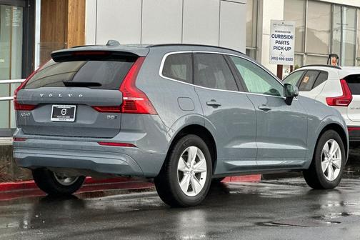 2022 Volvo XC60 B5 Momentum