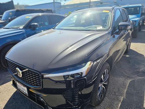 Onyx Black Metallic 2024 Volvo XC60 B5 Core Dark Theme