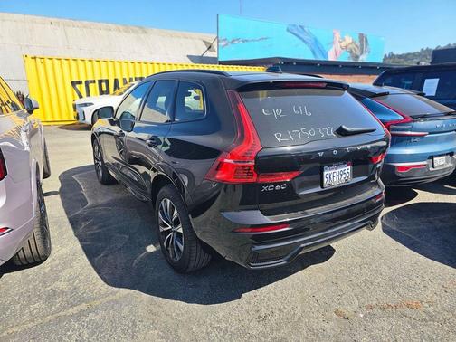 Onyx Black Metallic 2024 Volvo XC60 B5 Core Dark Theme
