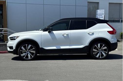 2022 Volvo XC40 Recharge Pure Electric P8 Twin Plus