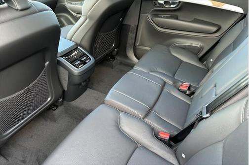 2025 Volvo XC90 B6 Plus 7-Seater