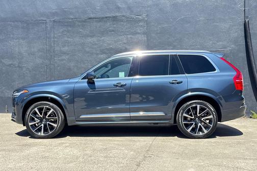 Denim Blue Metallic 2023 Volvo XC90 B5 Plus