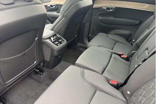2025 Volvo XC90 B5 Plus 7-Seater