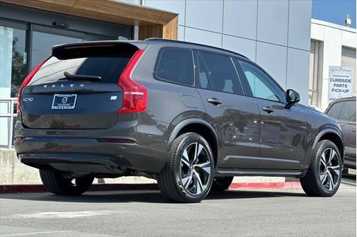 2023 Volvo XC90 Recharge Plug-In Hybrid T8 Plus Dark Theme 7-Seater