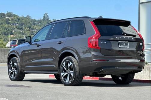 2023 Volvo XC90 Recharge Plug-In Hybrid T8 Plus Dark Theme 7-Seater