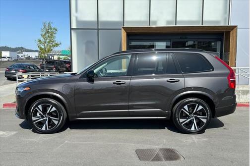 2023 Volvo XC90 Recharge Plug-In Hybrid T8 Plus Dark Theme 7-Seater