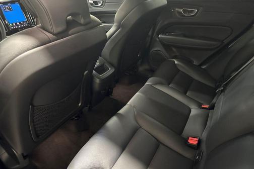 Silver Dawn Metallic 2023 Volvo XC60 B5 Plus Bright Theme