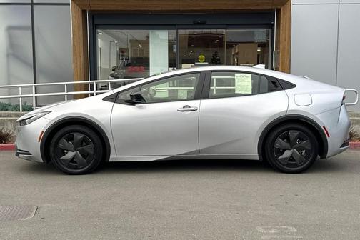 2023 Toyota Prius LE