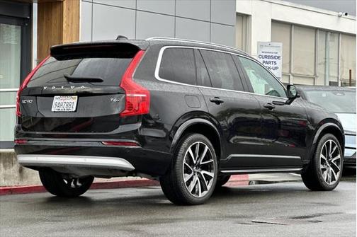 2022 Volvo XC90 T6 Momentum