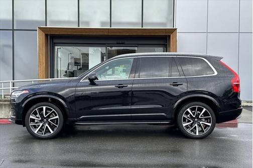 2022 Volvo XC90 T6 Momentum