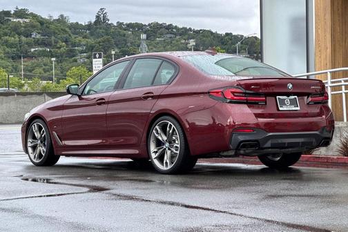 Aventurin Red Metallic 2023 BMW M550 i Xdrive