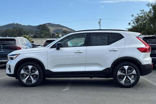 Crystal White 2026 Volvo XC40 Plus, B5 AWD Gas (mild hybrid), Dark