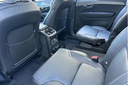 2025 Volvo XC90 Plug-In Hybrid T8 Ultra 6-Seater