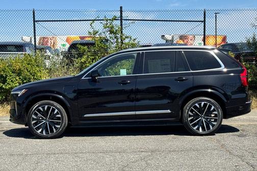 Onyx Black Metallic 2026 Volvo XC90 Plug-In Hybrid Plus, T8 AWD, Electric/Gasoline, Bright, 7 Seats