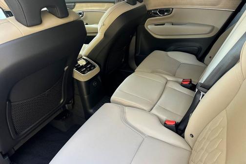 Onyx Black Metallic 2026 Volvo XC90 Plug-In Hybrid Plus, T8 AWD, Electric/Gasoline, Bright, 7 Seats