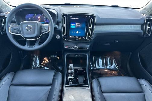 2023 Volvo XC40 B5 Plus Dark Theme