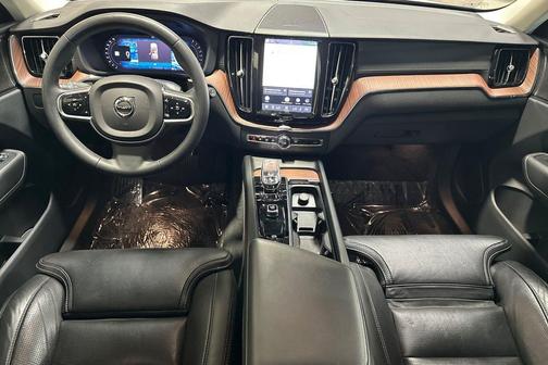 Vapour Grey Metallic 2024 Volvo XC60 B5 Ultimate Dark Theme
