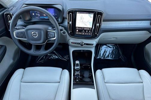 2026 Volvo XC40 B5 Plus