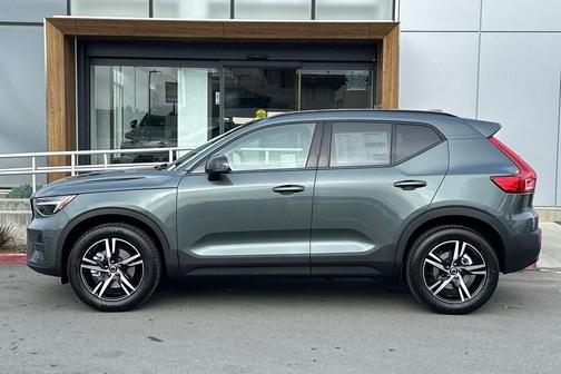 2026 Volvo XC40 B5 Core