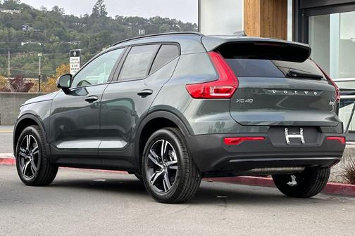 2026 Volvo XC40 B5 Core