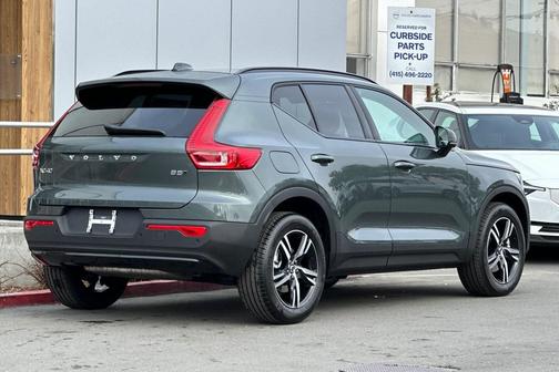 2026 Volvo XC40 B5 Core