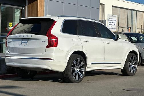 2025 Volvo XC90 Plug-In Hybrid T8 Plus 6-Seater