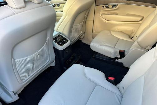 2025 Volvo XC90 Plug-In Hybrid T8 Plus 6-Seater