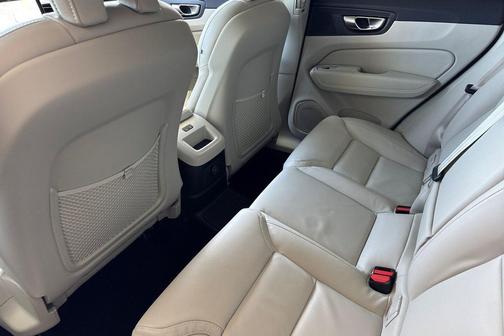 Crystal White Metallic 2026 Volvo XC60 Plug-In Hybrid Ultra, T8 AWD Electric/Gasoline, Dark