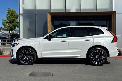 Crystal White Metallic 2026 Volvo XC60 Plug-In Hybrid Ultra, T8 AWD Electric/Gasoline, Dark