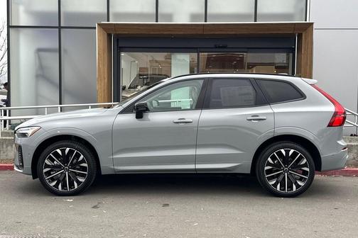 2026 Volvo XC60 B5 Ultra